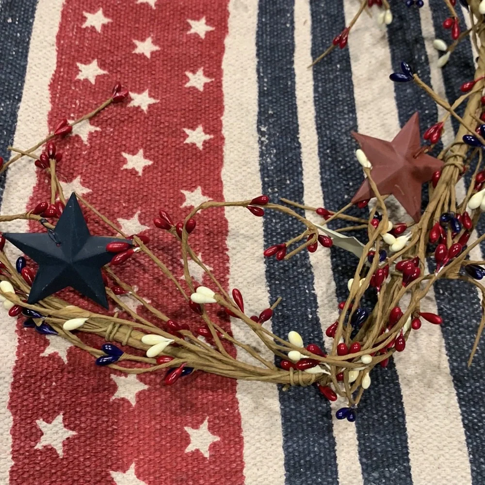 Americana Pip Berry and Rustic Stars Garland